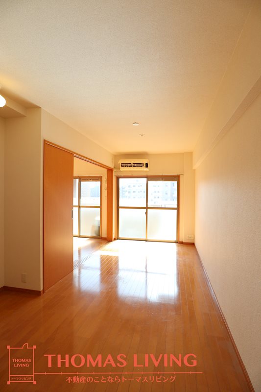 居室・リビング　別号室の参考写真になります。