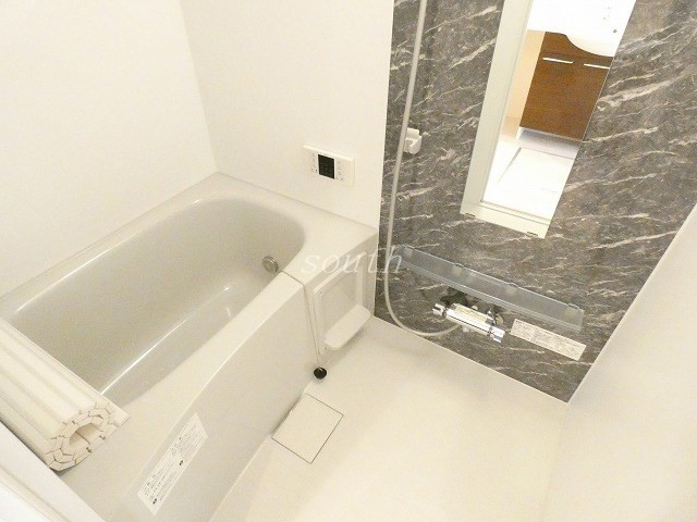 バス・シャワールーム　浴室乾燥機付きのお風呂