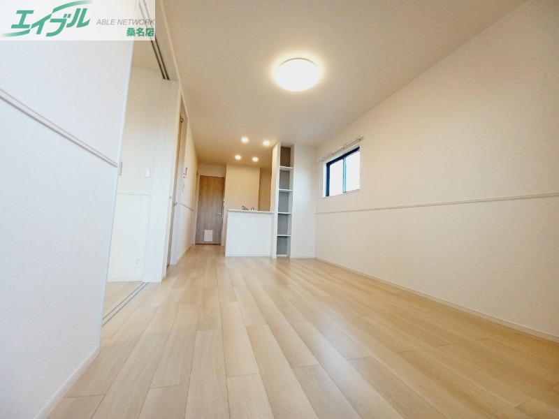 居室・リビング　同物件別室反転タイプ画像