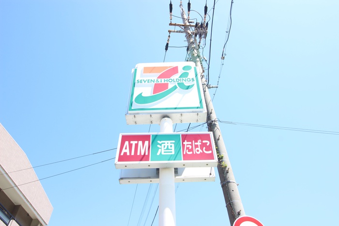 コンビニ　セブンイレブン（コンビニ）まで650m