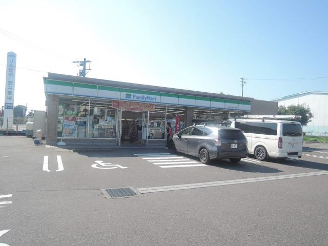 コンビニ　ファミリーマート（コンビニ）まで627m