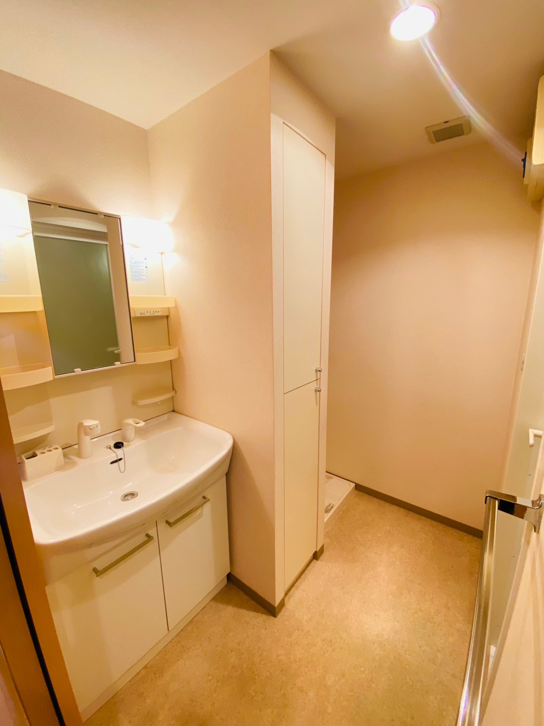 洗面設備　空き予定の為、602号室参照