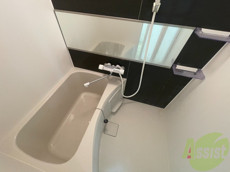 バス・シャワールーム　お風呂になります。一日の疲れを癒してくださいね。