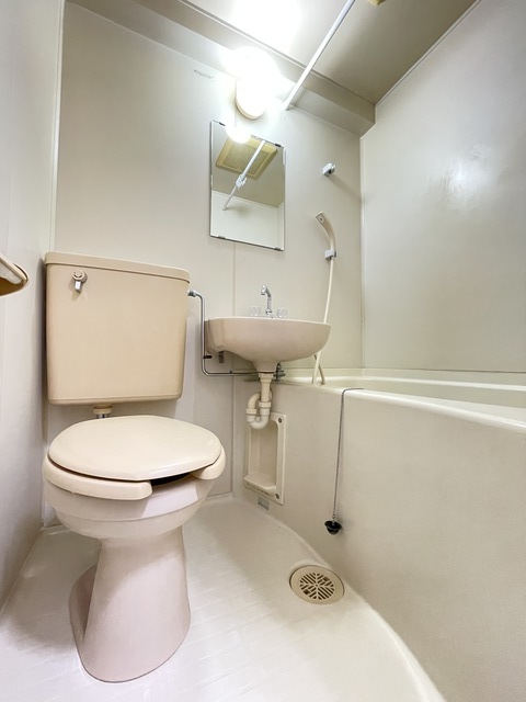 バス・シャワールーム　お掃除がしやすい洗面台付き３点ユニットです！