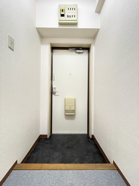 玄関　すっきりシンプルな玄関スペースです！