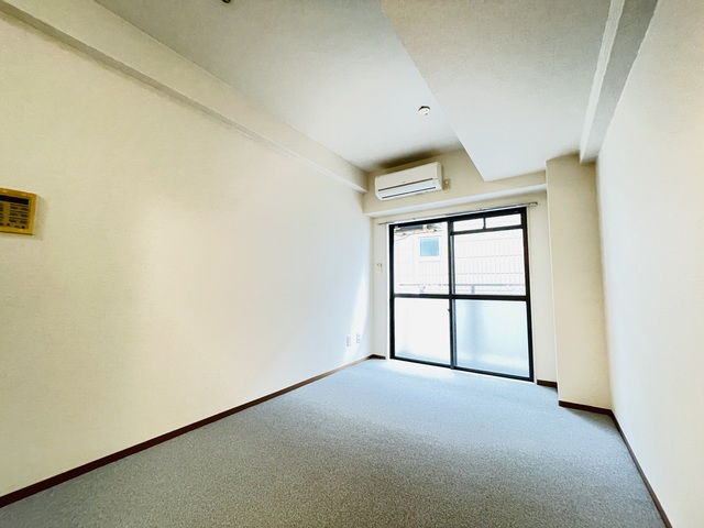 居室・リビング　南に面した洋室は採光・通風に優れた心地よい空間です！