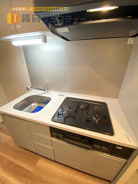 キッチン　３口ガスコンロにグリルまで！