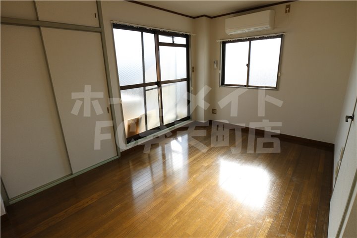 居室・リビング　こちらの居間で趣味の時間をお楽しみください