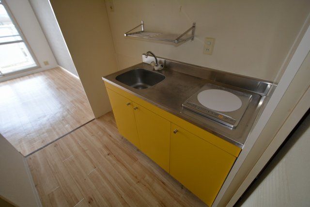 キッチン　火を使わず安心のIHコンロ付きのキッチンです♪