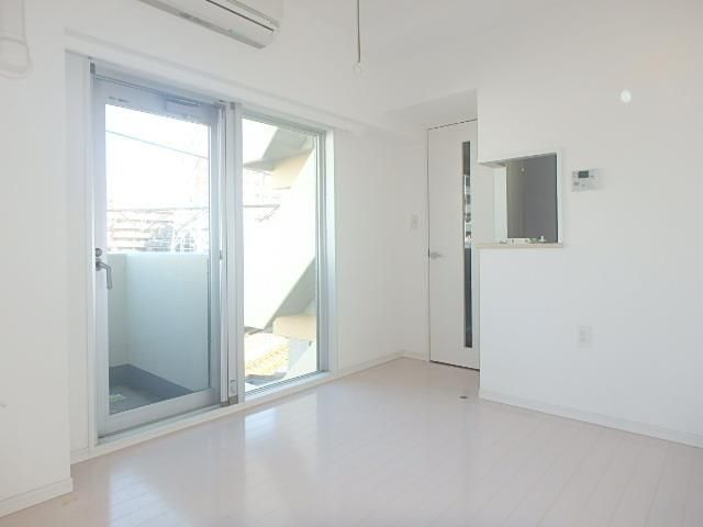 居室・リビング　☆5.7帖の使い勝手のいい洋室です☆