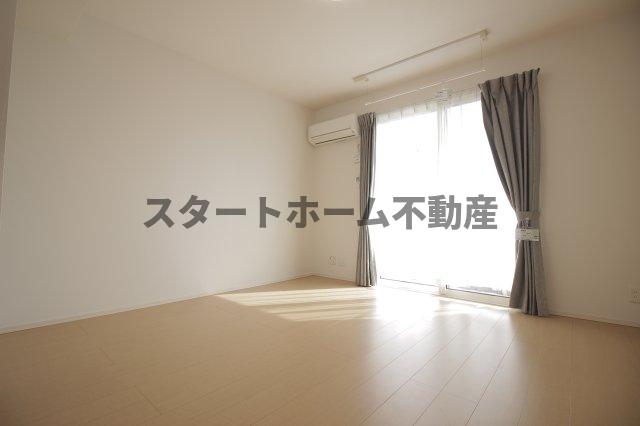 居室・リビング　こちらのリビングで趣味の時間をお楽しみください