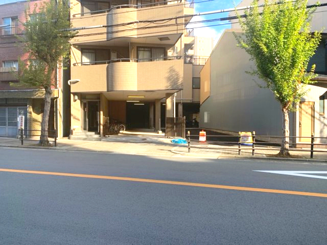 駐車場　イメージとして同建物他部屋を表示しています