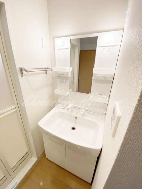 洗面設備　シャワー付き洗面台♪