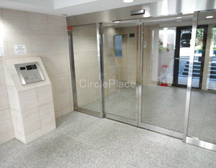 エントランス　オートロック付き