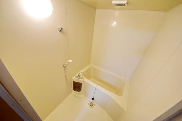 バス・シャワールーム　★清潔感のあるバスルームです★