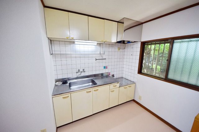 キッチン　★採光窓のあるキッチンです★