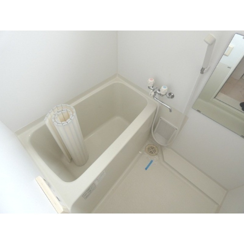 バス・シャワールーム　ワイドな浴槽