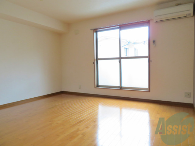 居室・リビング　リビングは、広々としていて綺麗ですね。