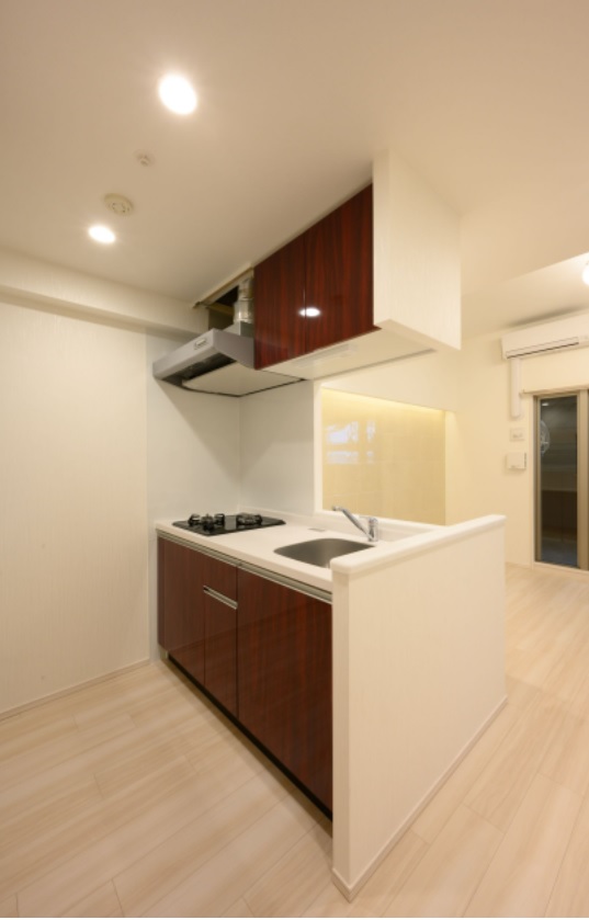 キッチン　偶数階・奇数階によりカラーパターン異なります