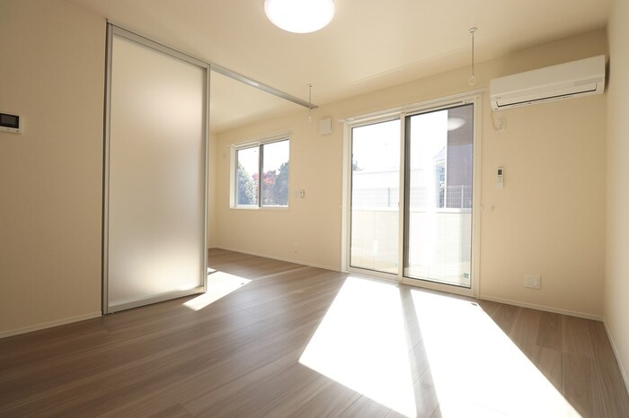 居室・リビング　こちらの居間で趣味の時間をお楽しみください