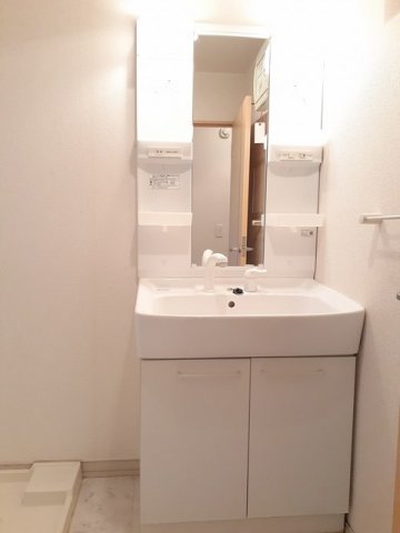 洗面設備　コンパクトで使いやすい洗面所