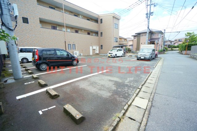 駐車場　駐車場に車を止められます
