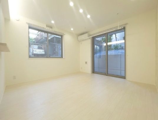 居室・リビング　明るい居間☆