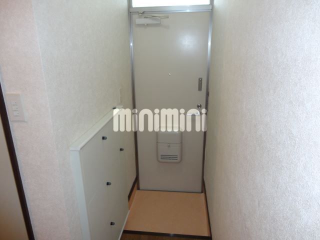 玄関　玄関　下駄箱あります