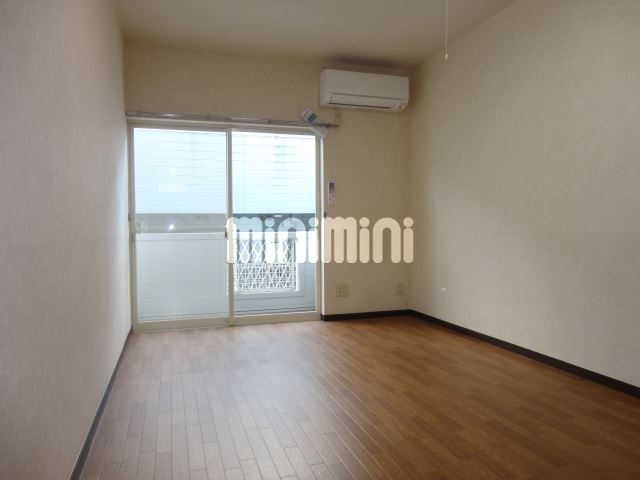 居室・リビング　エアコン付き　南向きのお部屋