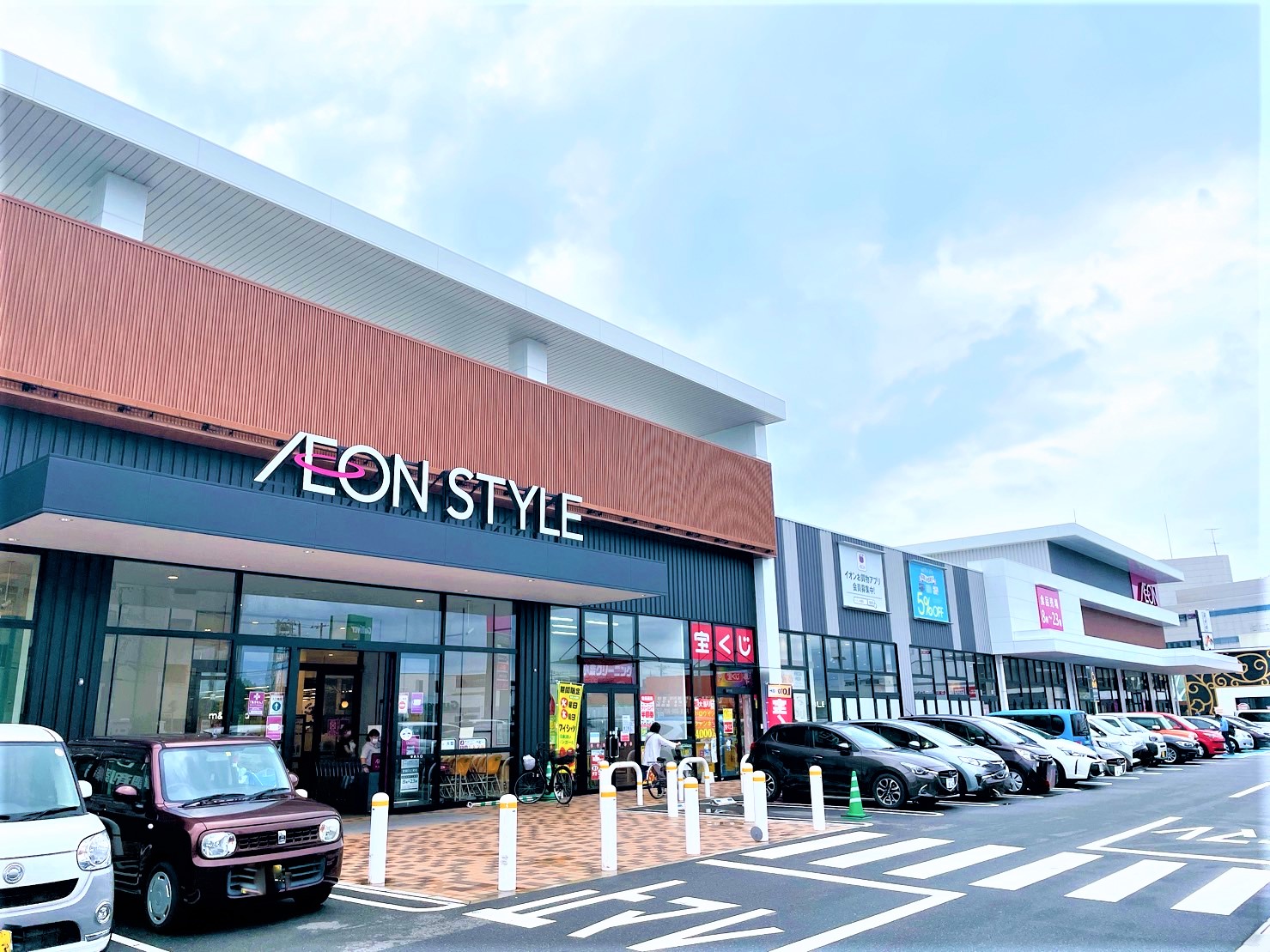 スーパー　イオンスタイル岡山青江（スーパー）まで427m