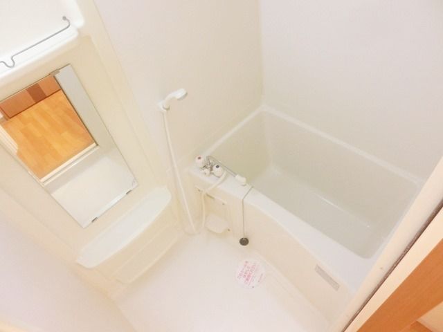 バス・シャワールーム　シンプルなバスルーム