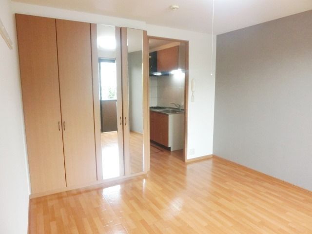 その他部屋・スペース　収納には姿見付き