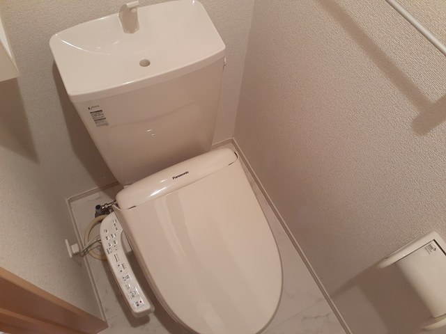 トイレ　温水洗浄便座付き♪