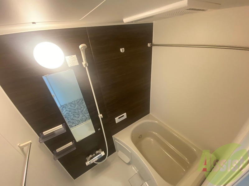 バス・シャワールーム　追い焚き機能や浴室乾燥機付きになっており快適です。