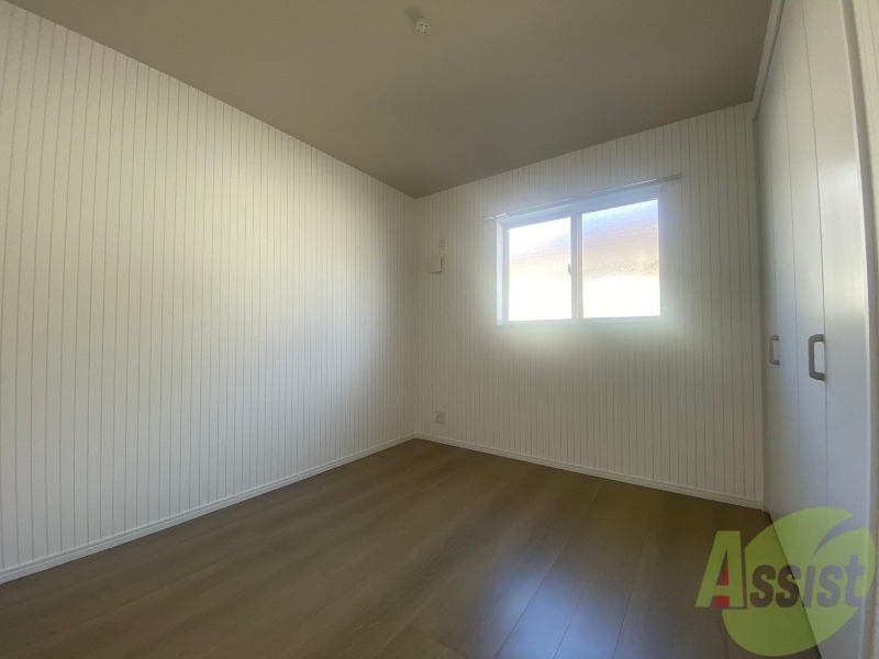 その他部屋・スペース　洋室５．３畳の寝室になります。寝室も日当たり良好です。