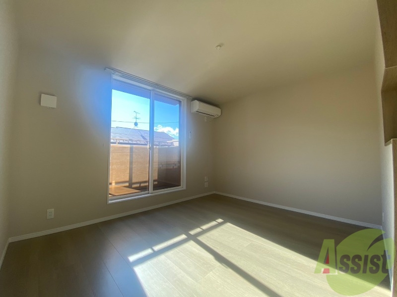 居室・リビング　１０．１畳の広々としたリビングは日当たり良好です。