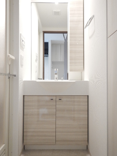 洗面設備　スペースが確保できる洗面所です