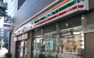 コンビニ　セブンイレブン新宿水道町店（コンビニ）まで241m
