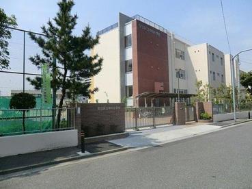 小学校　足立区立中川小学校（小学校）まで614m