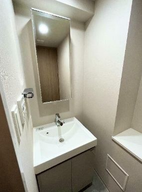 洗面設備　☆朝の支度にも助かる、独立の洗髪洗面化粧台☆
