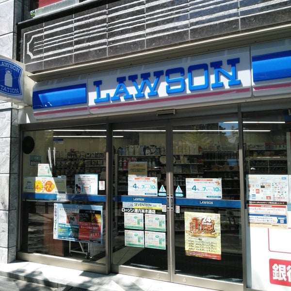 コンビニ　ローソン港六本木通店（コンビニ）まで142m