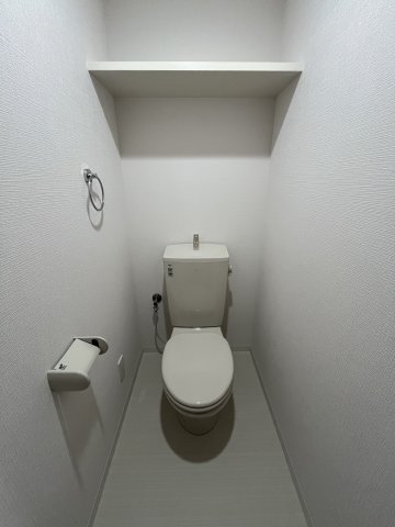 トイレ　※別部屋のお写真で、現況優先と致します。