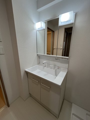 洗面設備　※別部屋のお写真で、現況優先と致します。