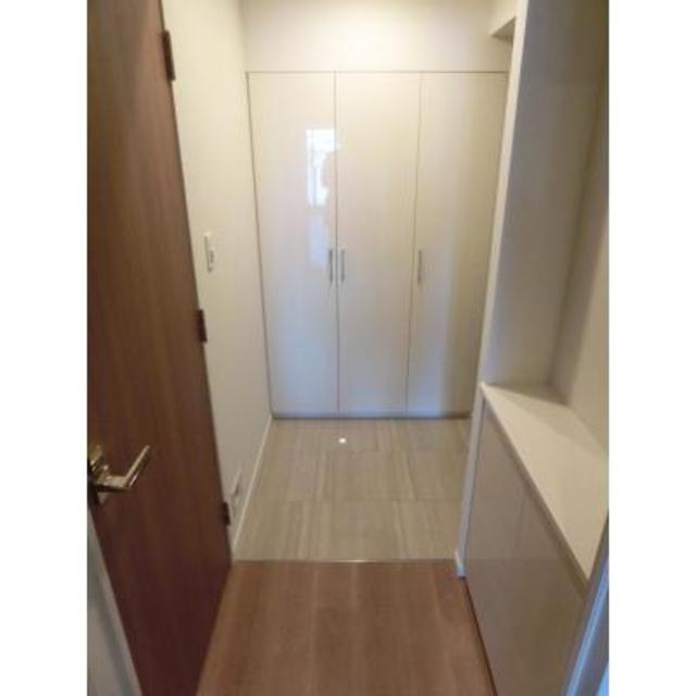 玄関　※写真は同タイプ住戸です。
