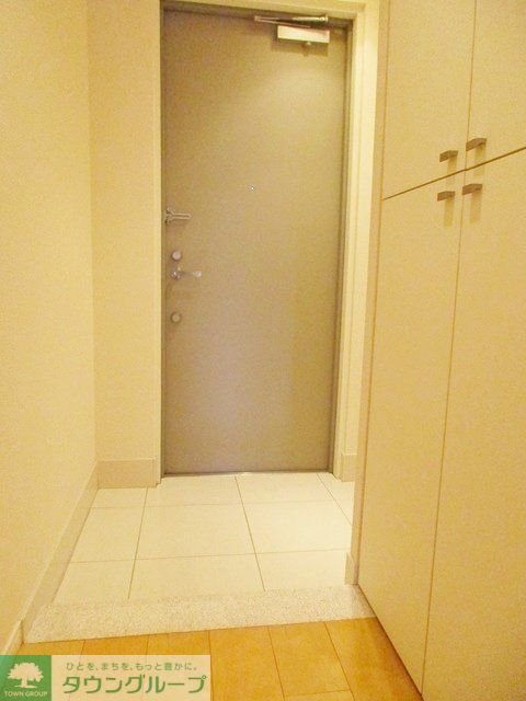 玄関　Lタイプ2016年12月撮影同タイプ311号室の写真です