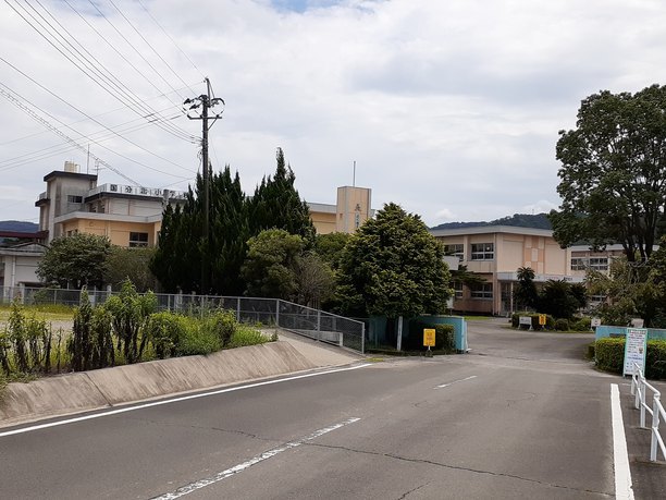 小学校　国分北小学校（小学校）まで900m