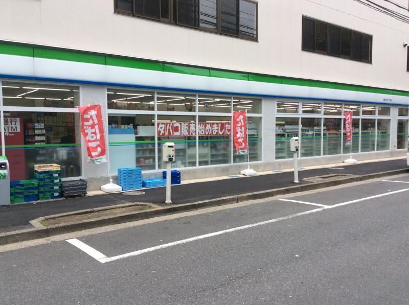 コンビニ　ファミリーマート（コンビニ）まで108m