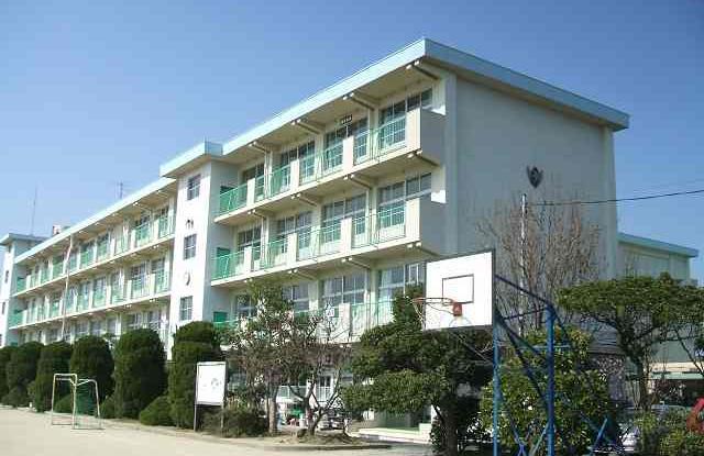 小学校　北九州市立引野小学校（小学校）まで325m