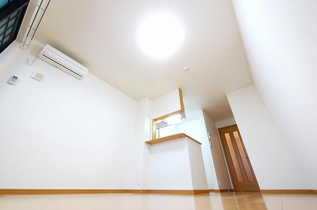 居室・リビング　こちらのリビングで趣味の時間をお楽しみください