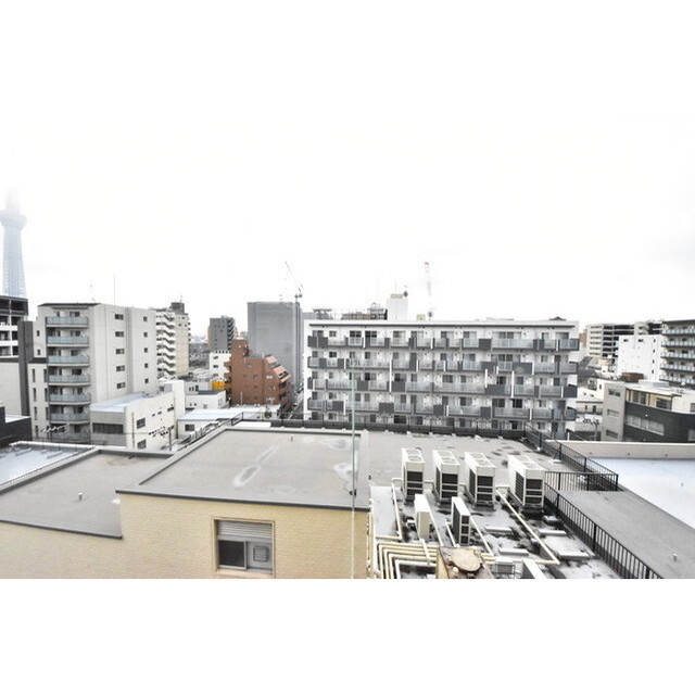 眺望　明るい色調の室内です